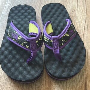 Toddler North Face Flip flops (size 7-8)